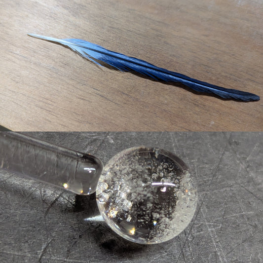 鳥さんの羽で作りました。